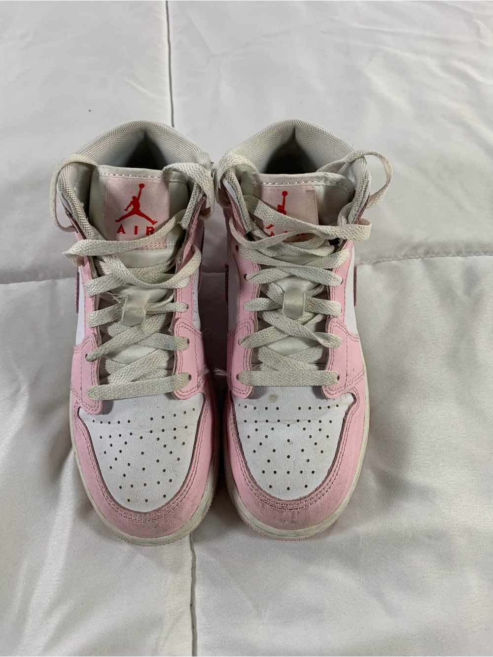 Pre loved NIKE AIR shoes girls size 4Y